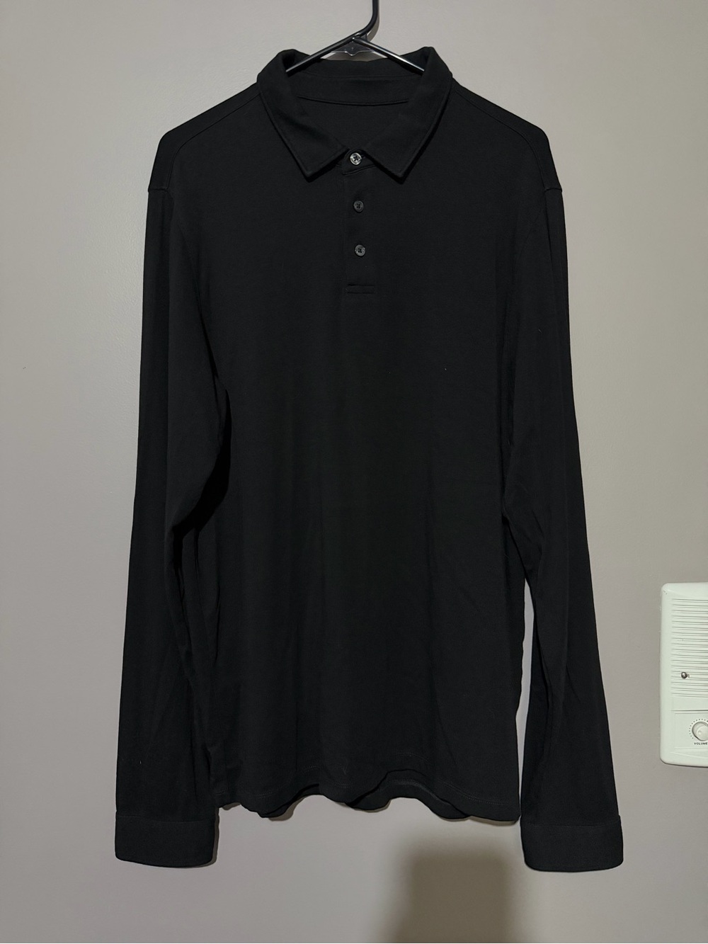 Vuori Men's Long-Sleeve Polo in Black